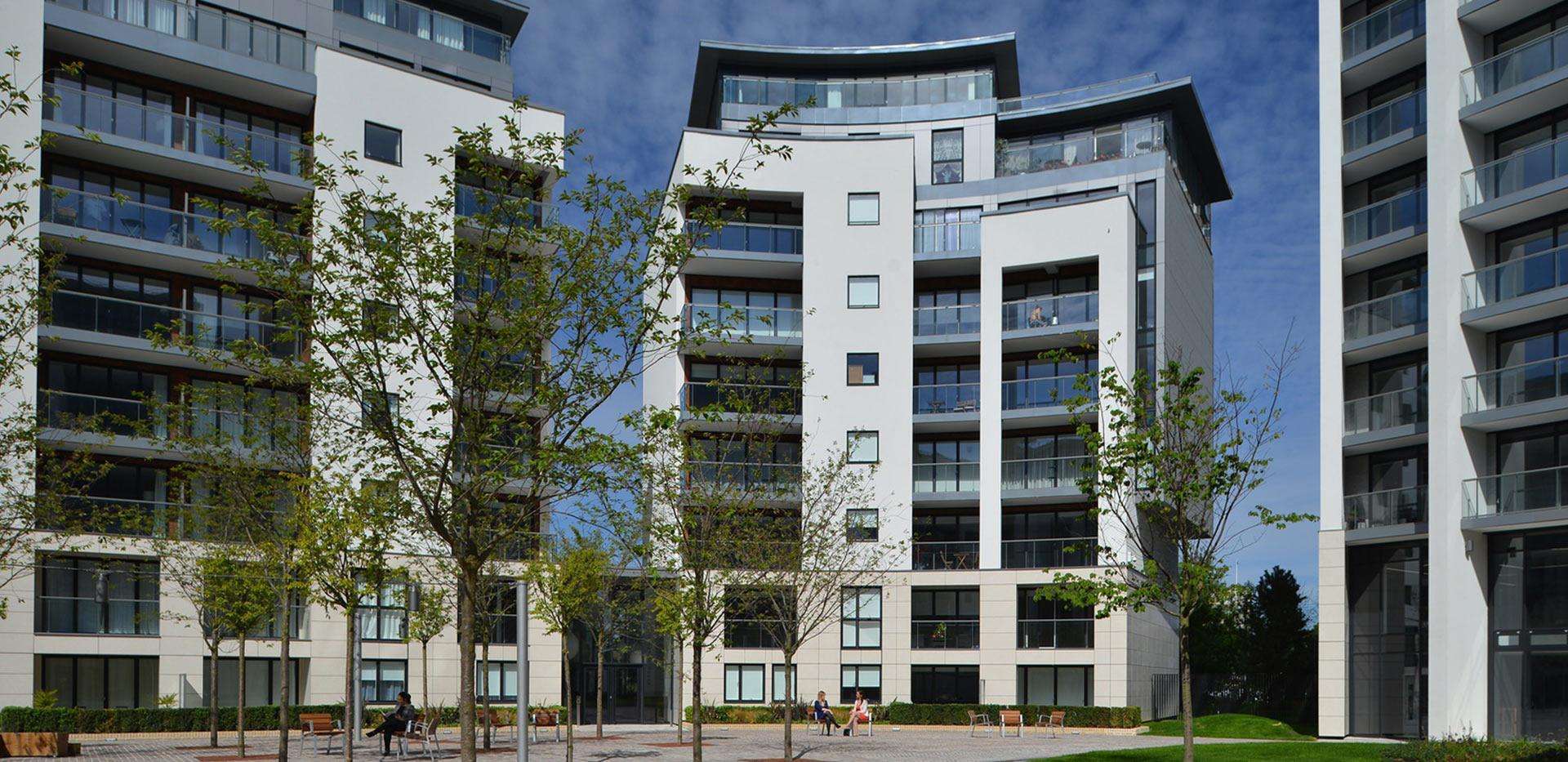 St James, Kew Bridge West, Exterior View
