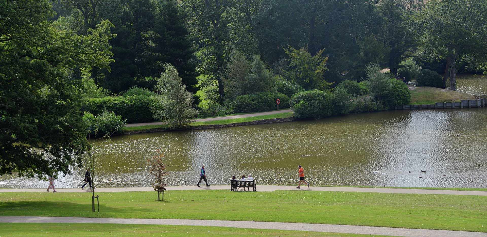 Berkeley, Royal Wells Park, Lake, Local Area