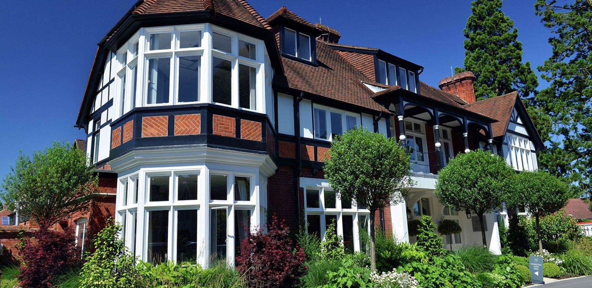 St James, Queens Acre, Butlers Court, Exterior