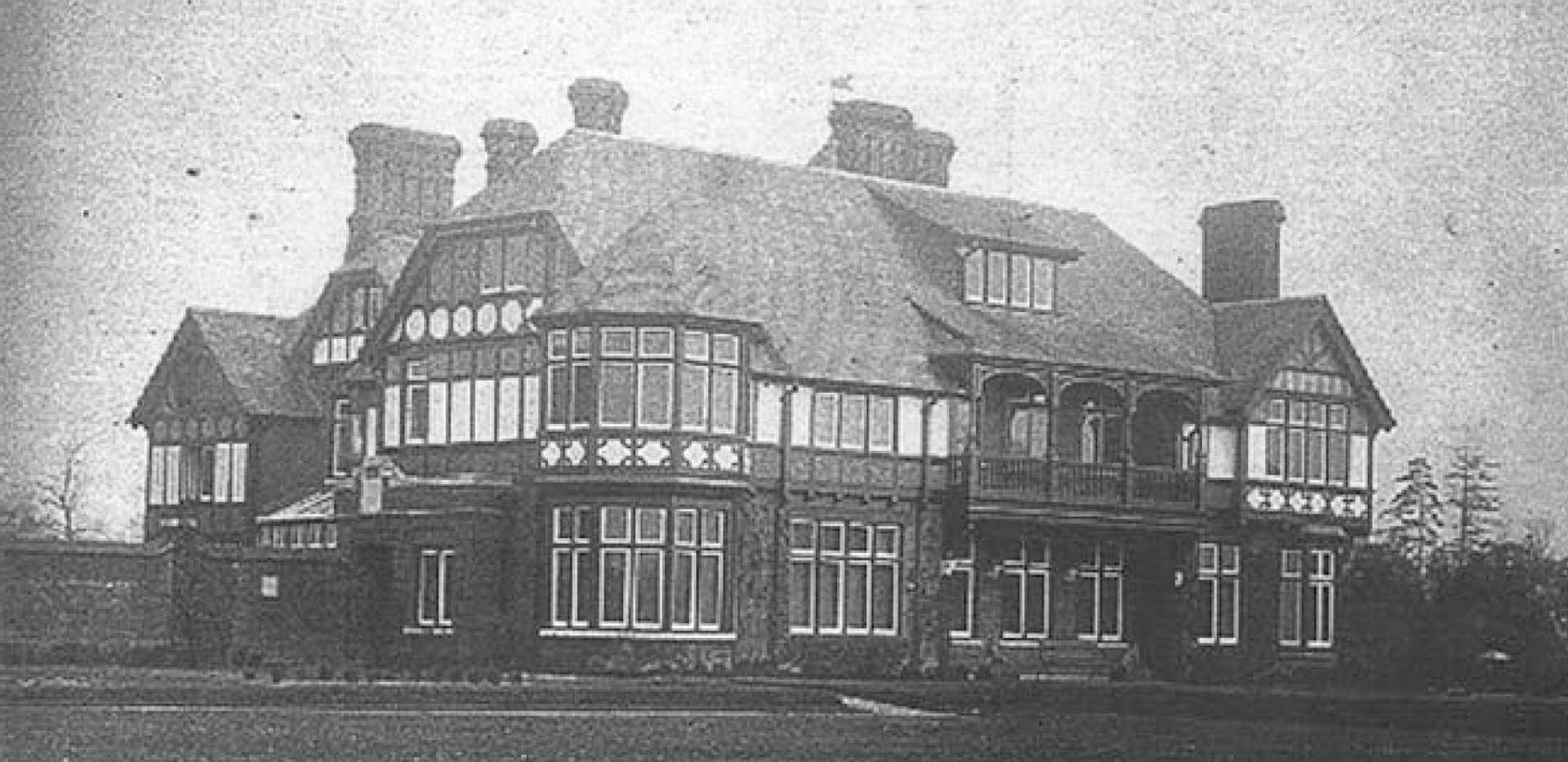 St James, Queens Acre, Butlers Court, Historic, Exterior