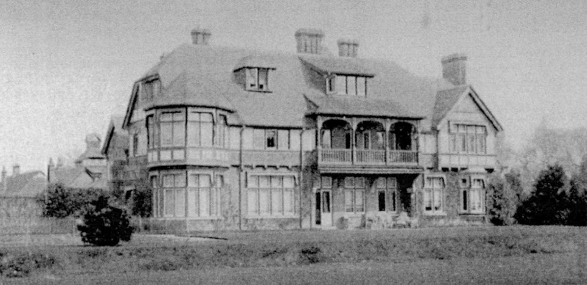 St James, Queens Acre, Butlers Court, Historic, Exterior