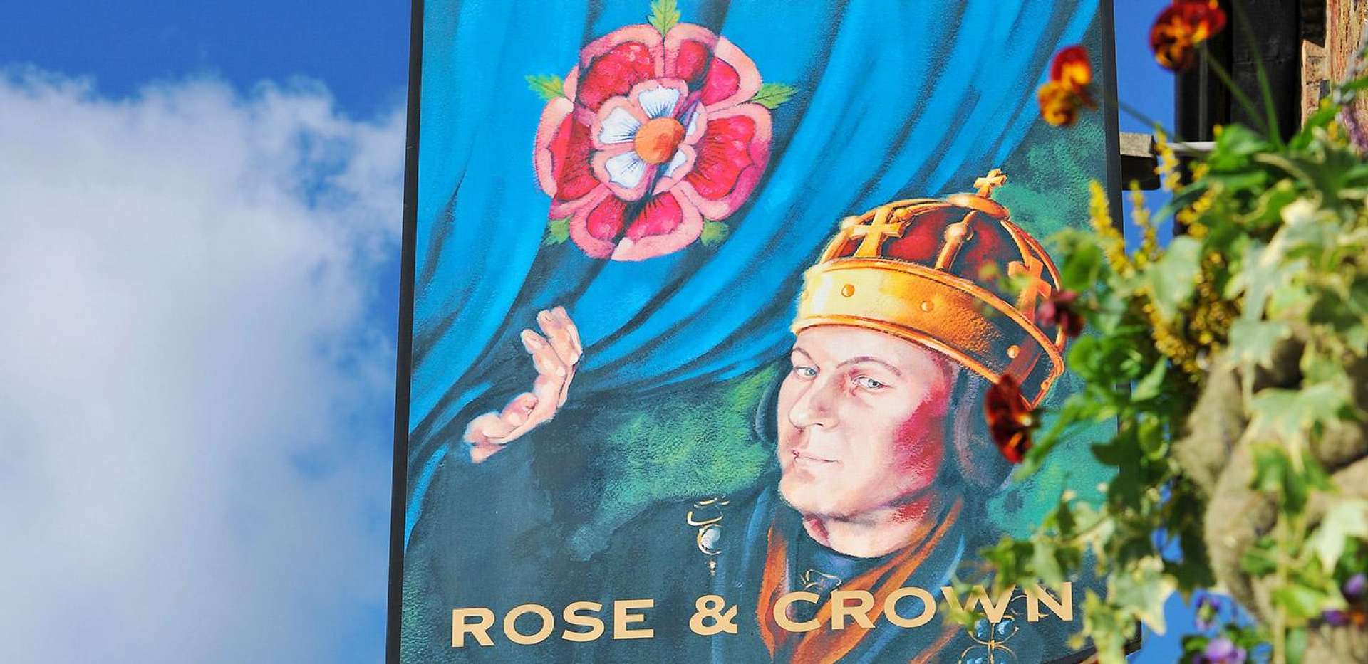 Berkeley, Holmhurst Mews, Rose & Crown, Local Area