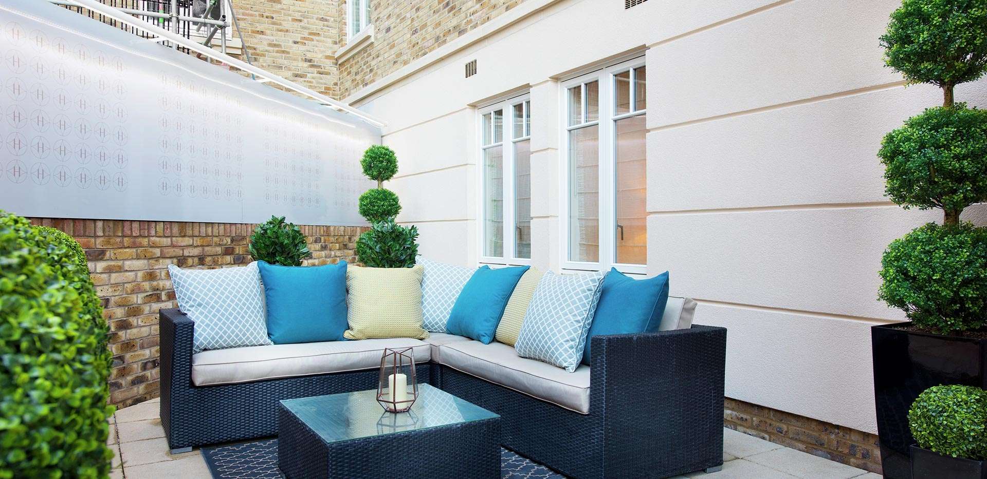 St James, Hurlingham Walk, Hall, Balcony, V4