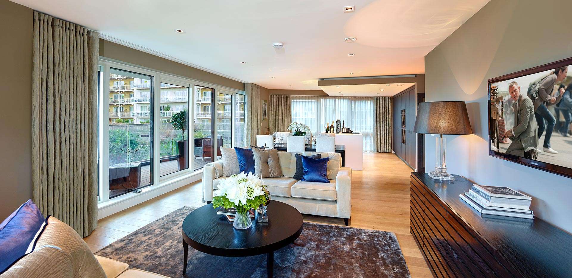 St George, Kew Bridge, Apartment, Hall