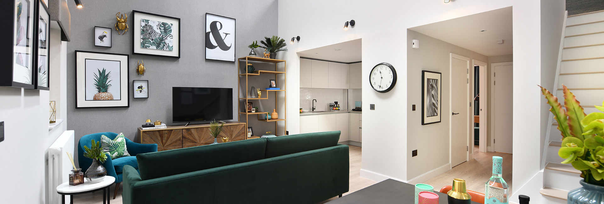 St James, Smithfield Square, Header