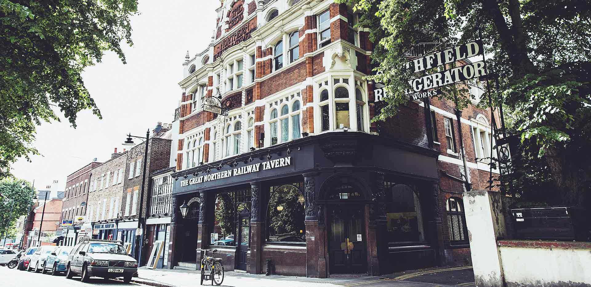 St James, Smithfield Square, Local Area