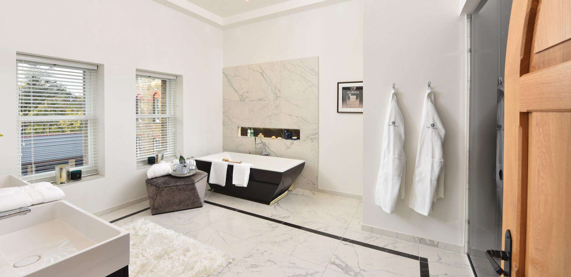 Berkeley, St Joseph's Gate, The Chapel, Interior, Master En Suite