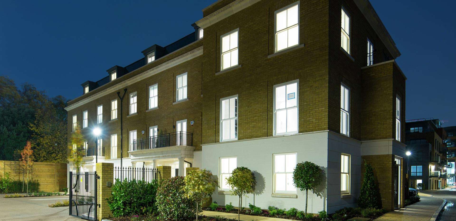 St James, Brewery Gate, Exterior