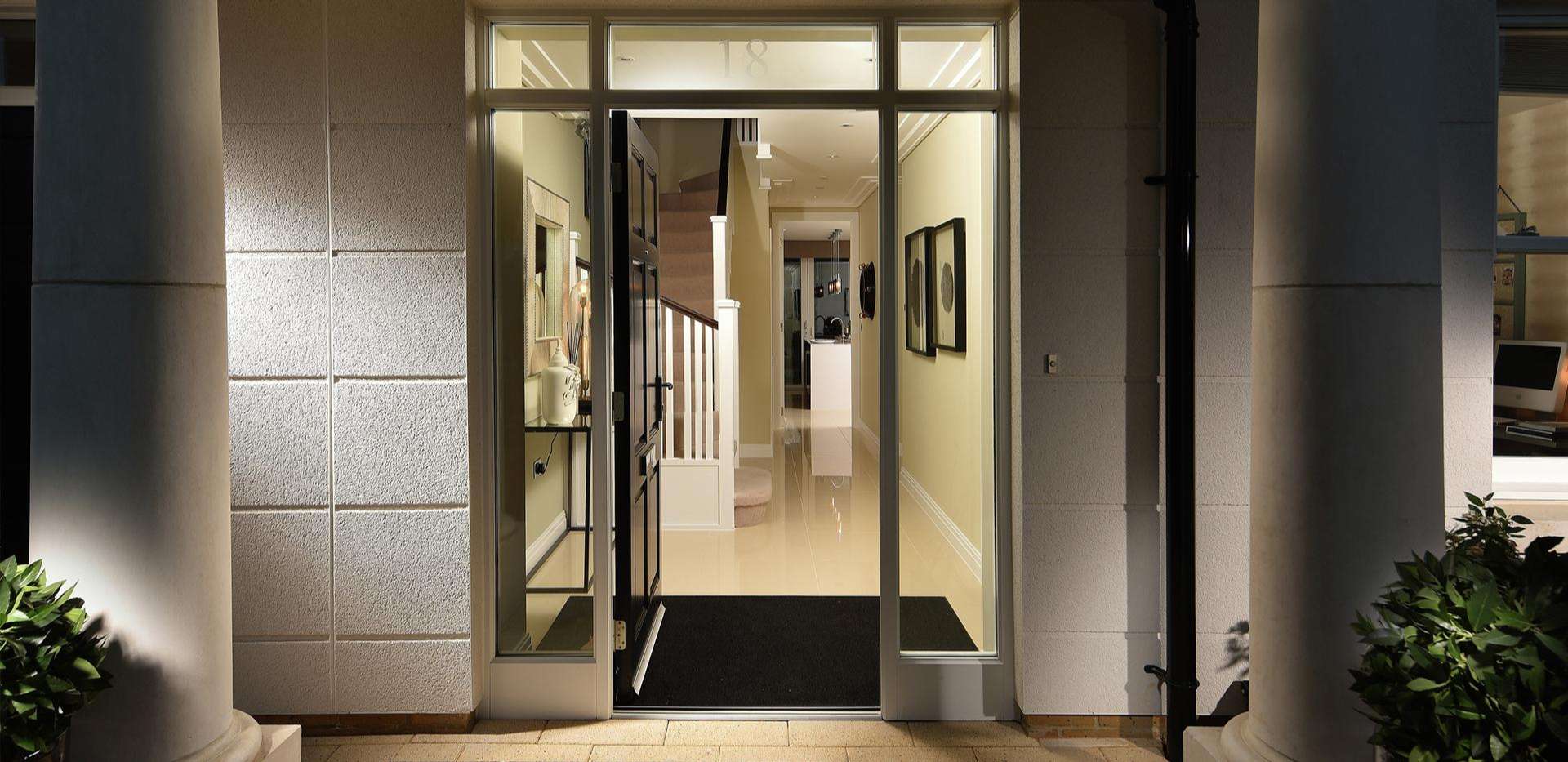 St James, Brewery Gate, Exterior