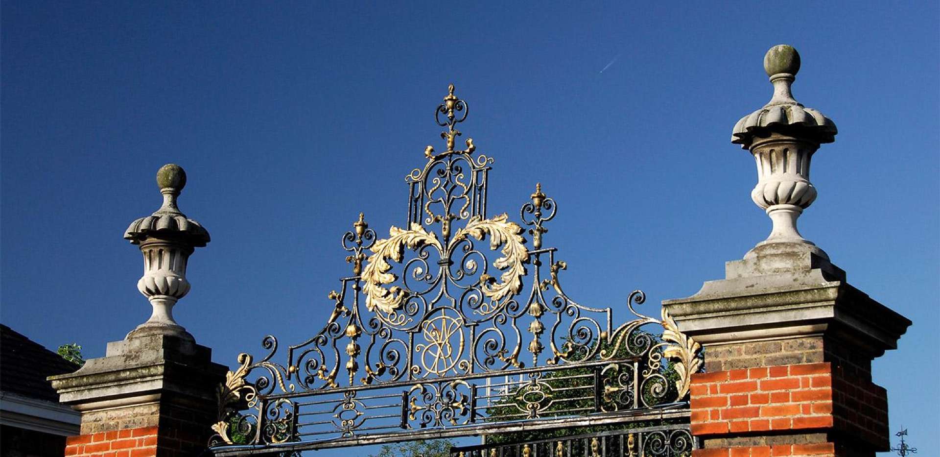 St James, Roehampton House, Gate, Exterior