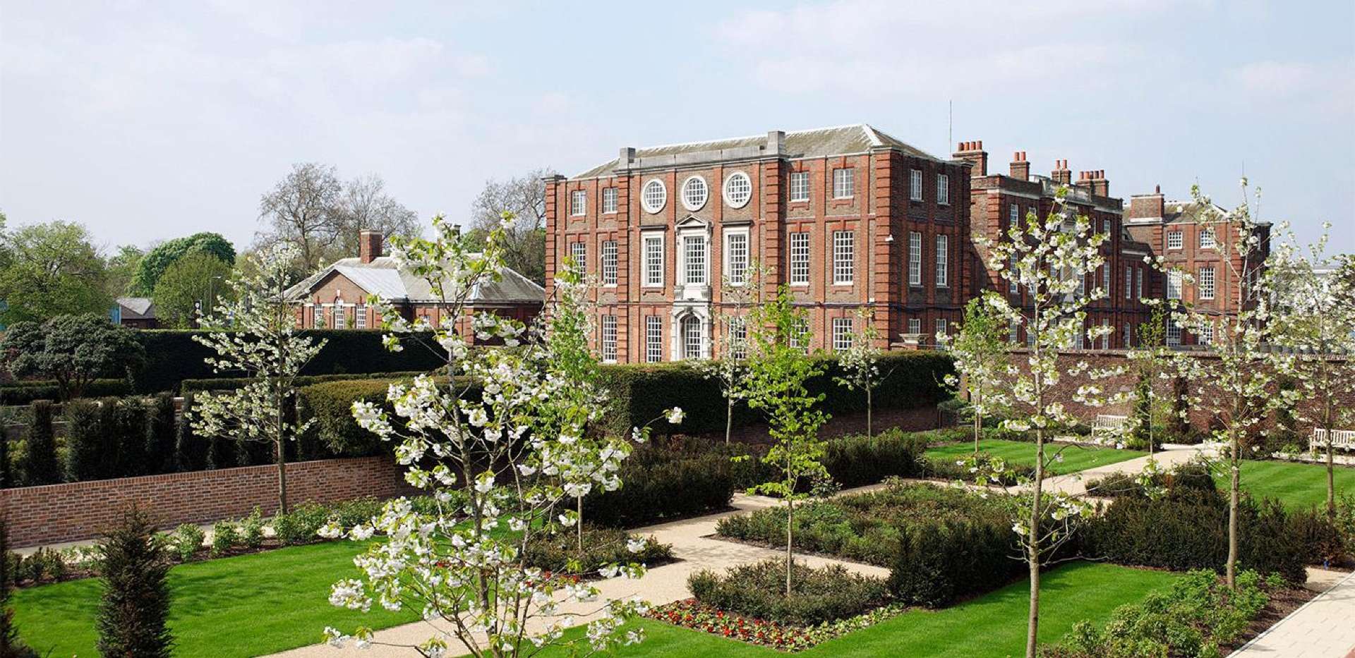 St James, Roehampton House, Gardens, Exterior