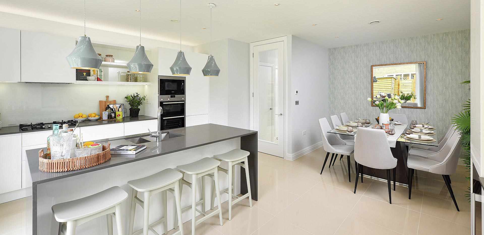 St James, Brewery Gate, Interior, 02