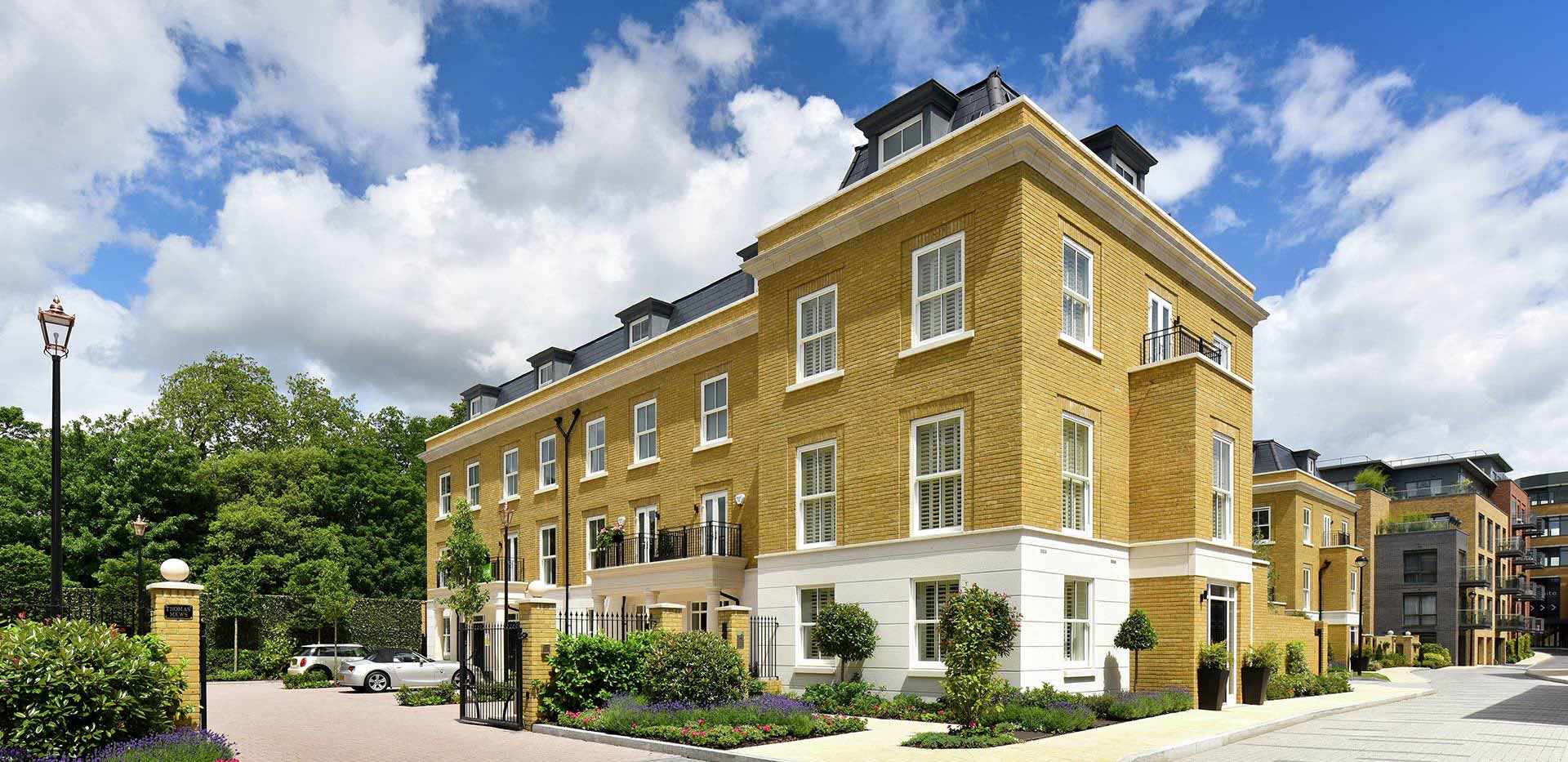 St James, Brewery Gate, Exterior 01