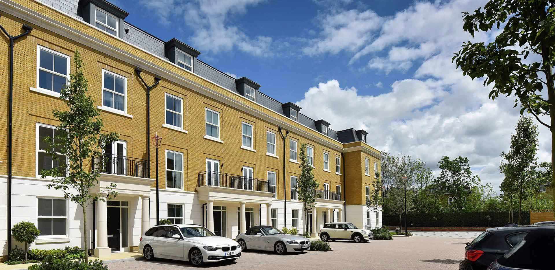 St James, Brewery Gate, Exterior 02