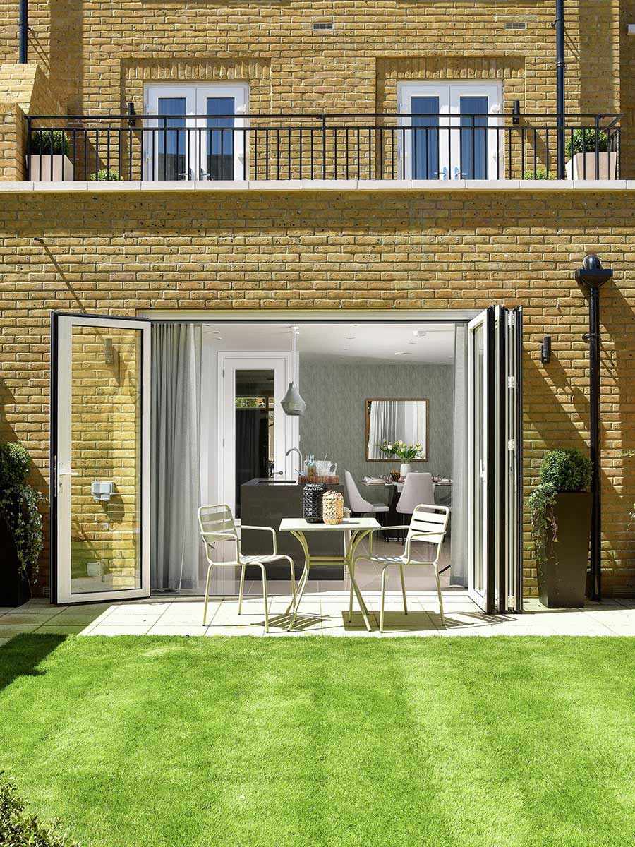 St James, Brewery Gate, Exterior 05