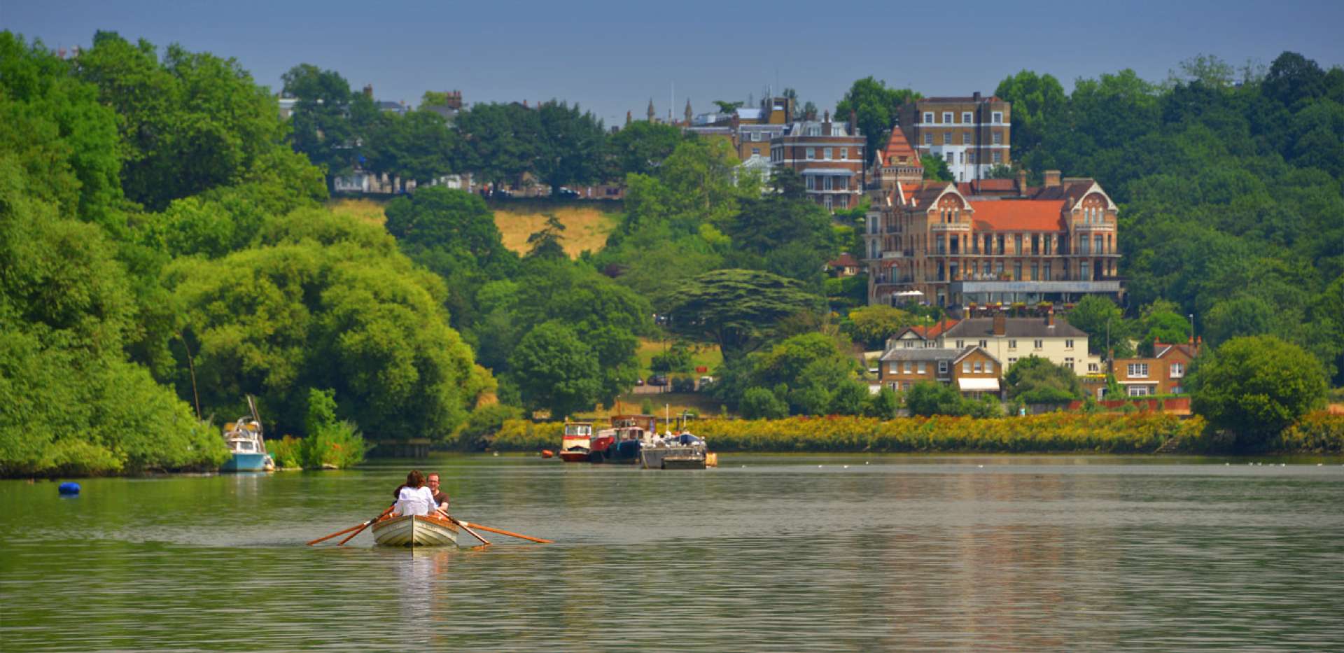 St James, Brewery Wharf, Lake, Local Area