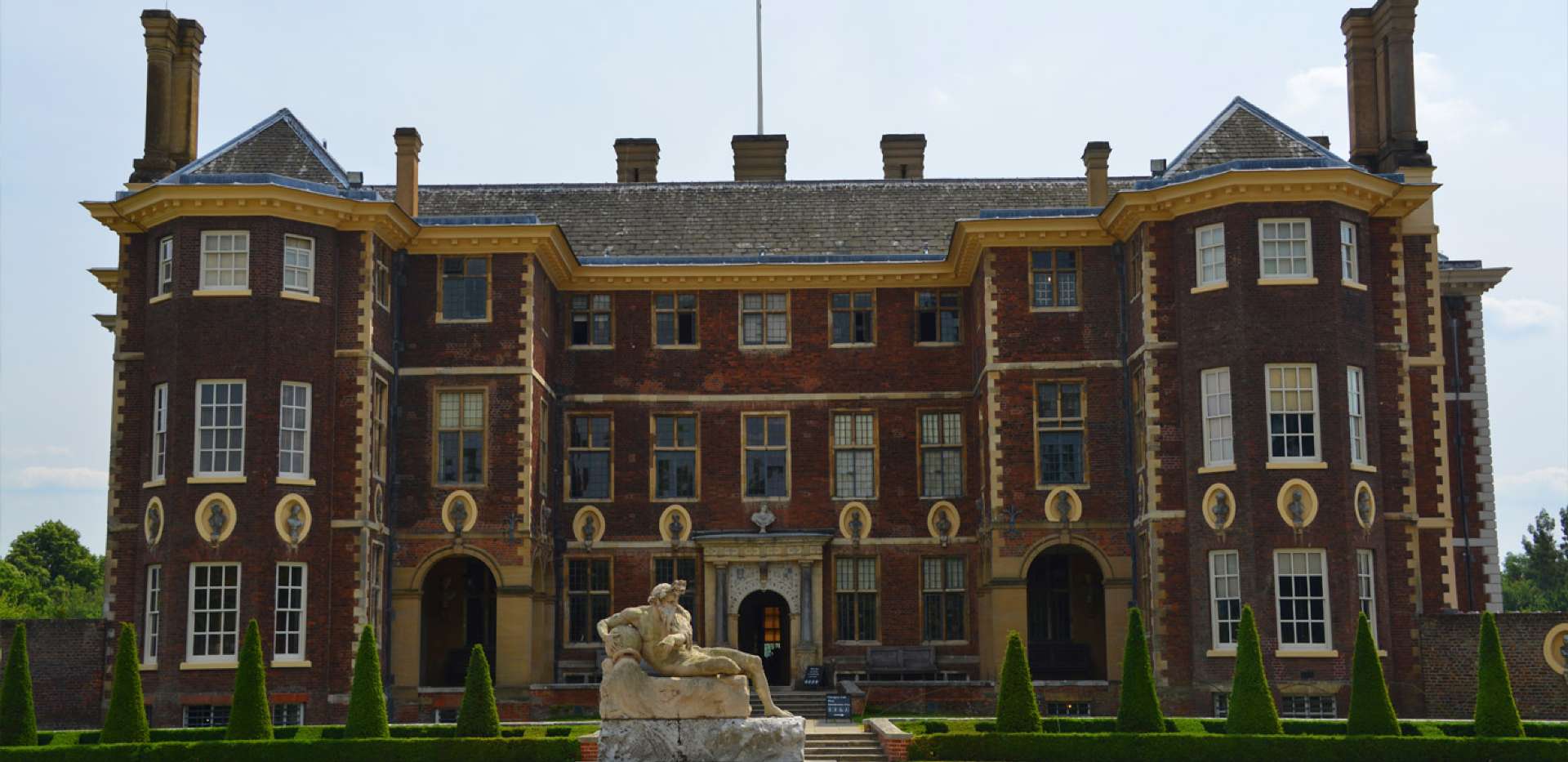 St James, Brewery Wharf, Ham House, Neptune Statue, Local Area