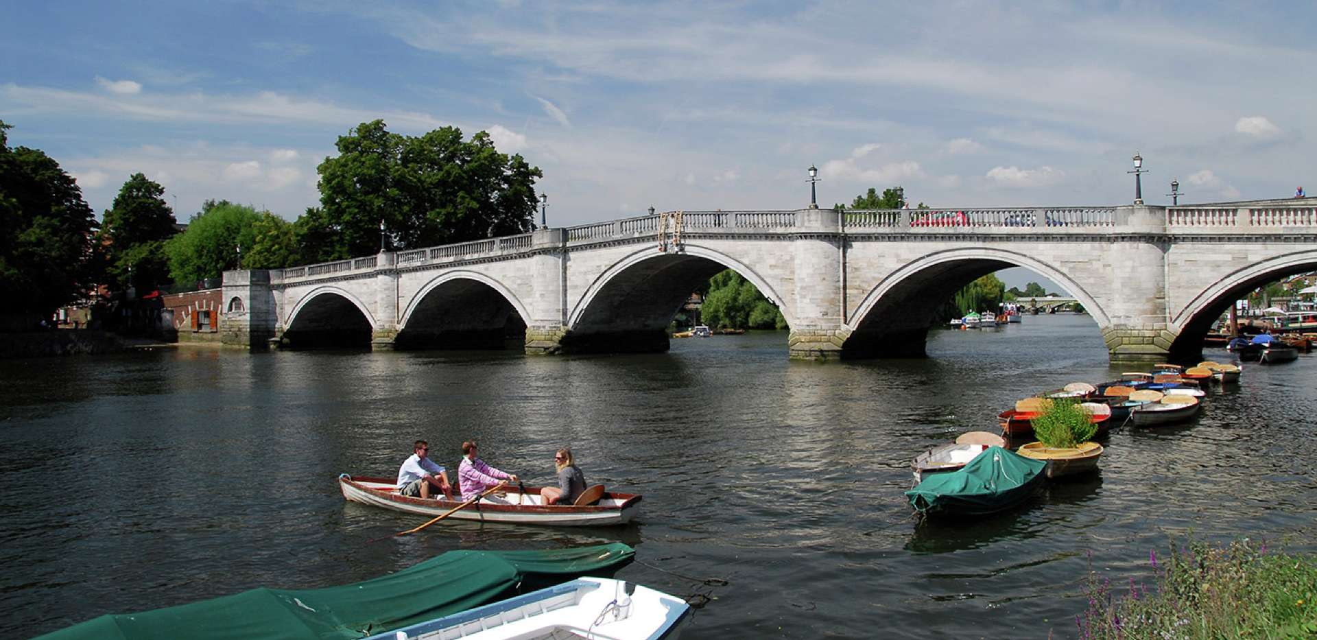St James, Queen Mary's Place, Richmond Bridge, River Thames, Local Area