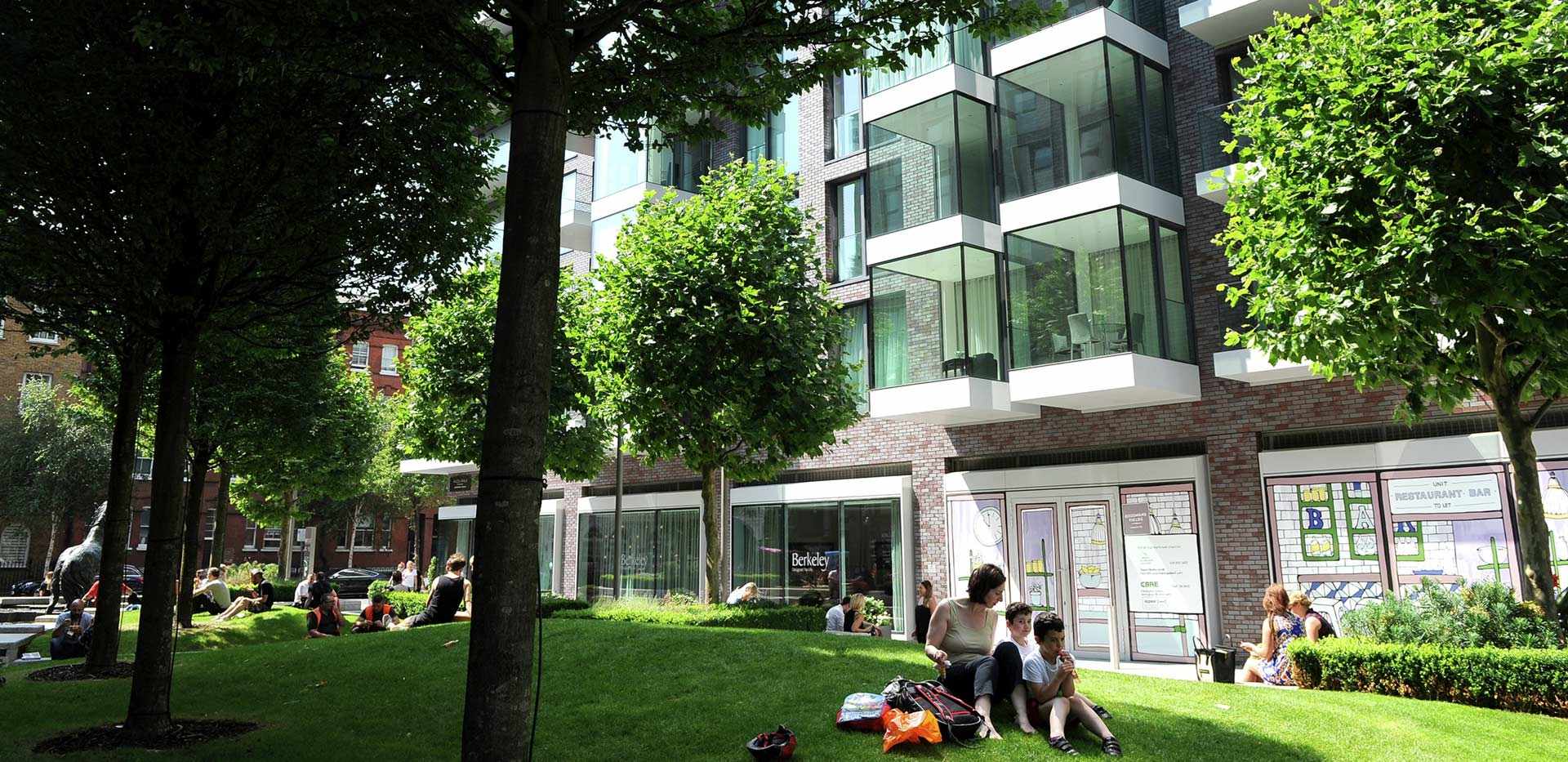 Berkeley, Goodman's Fields, Local Area, Piazza