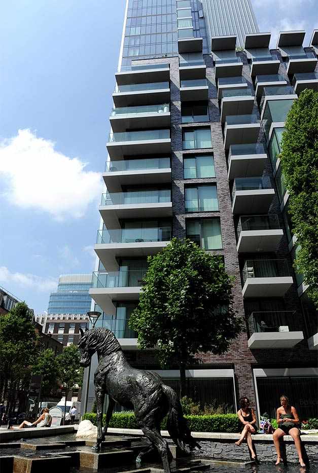 Berkeley, Goodman's Fields, Local Area, Piazza