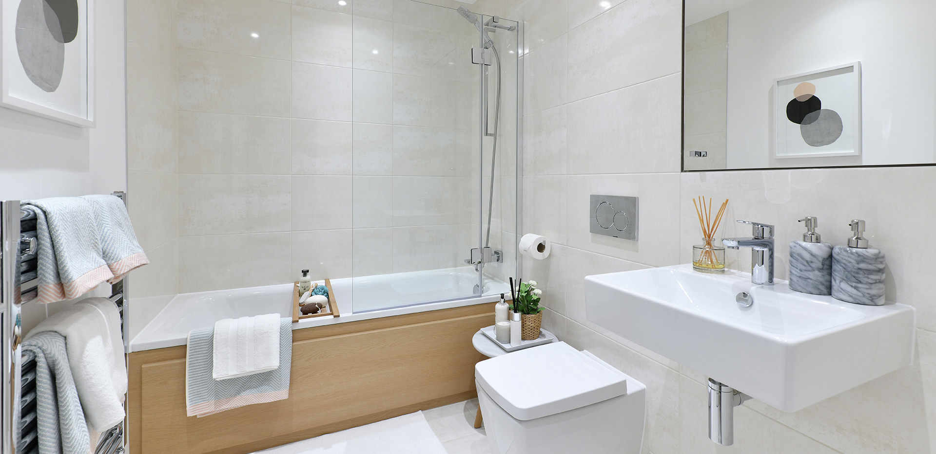 Berkeley, Holborough Lakes, 3 Bedroom Showhome, Family Bathroom