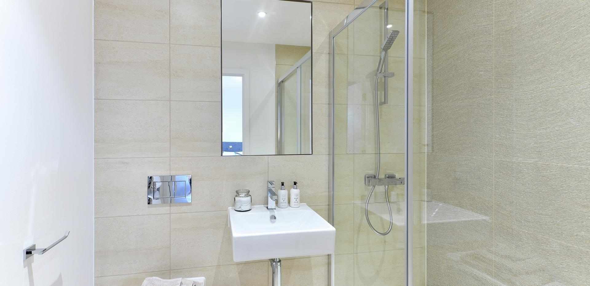 Berkeley, Holborough Lakes, Waterview Apartments, Apartment 86, Master En Suite