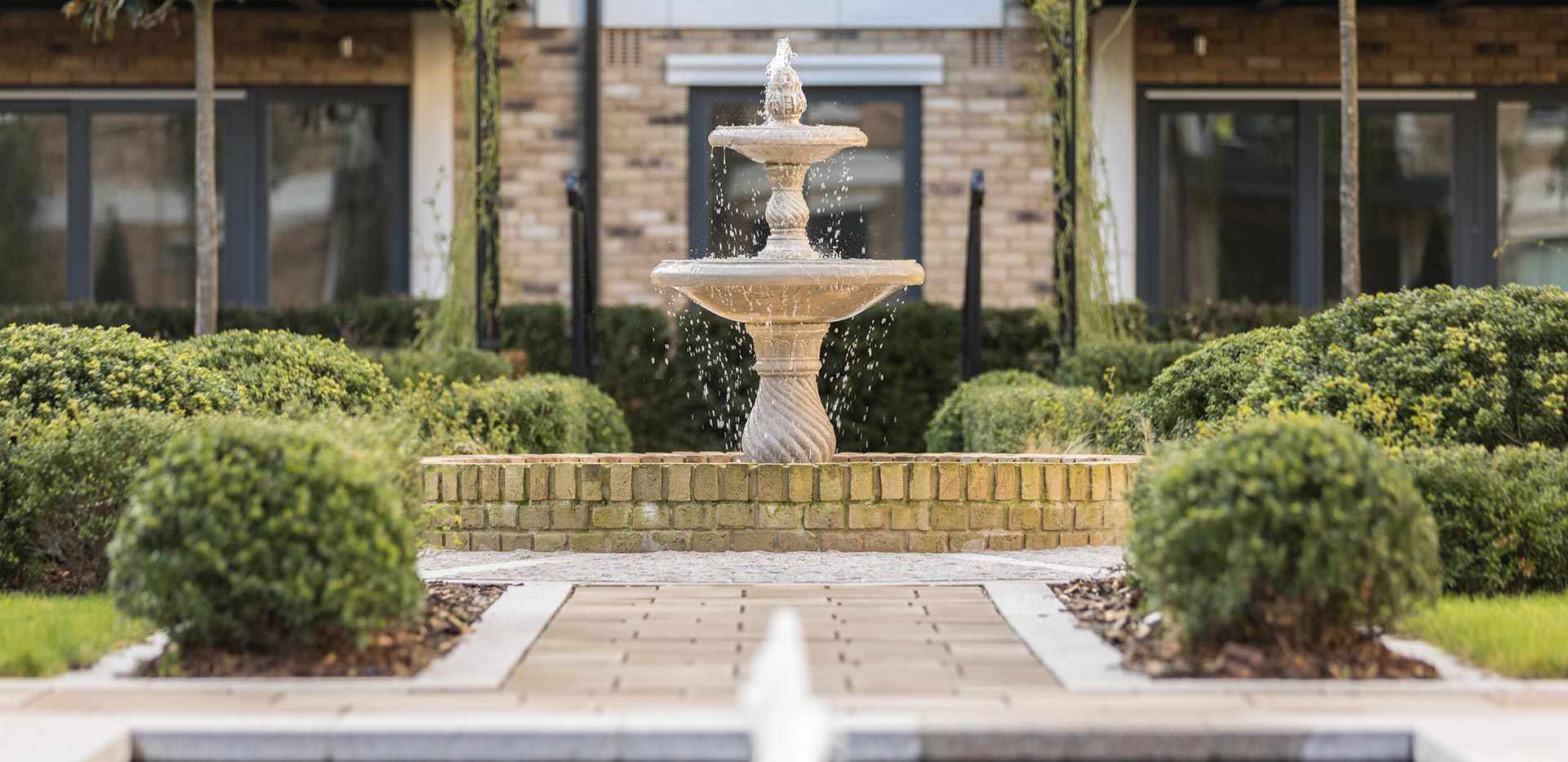 Chiswick Gate, Courtyard, Exterior