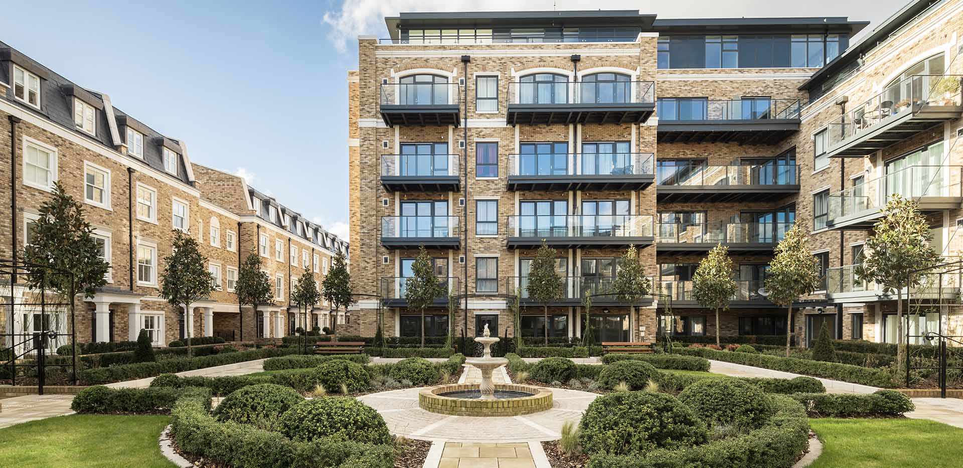 Chiswick Gate, Courtyard, Exterior
