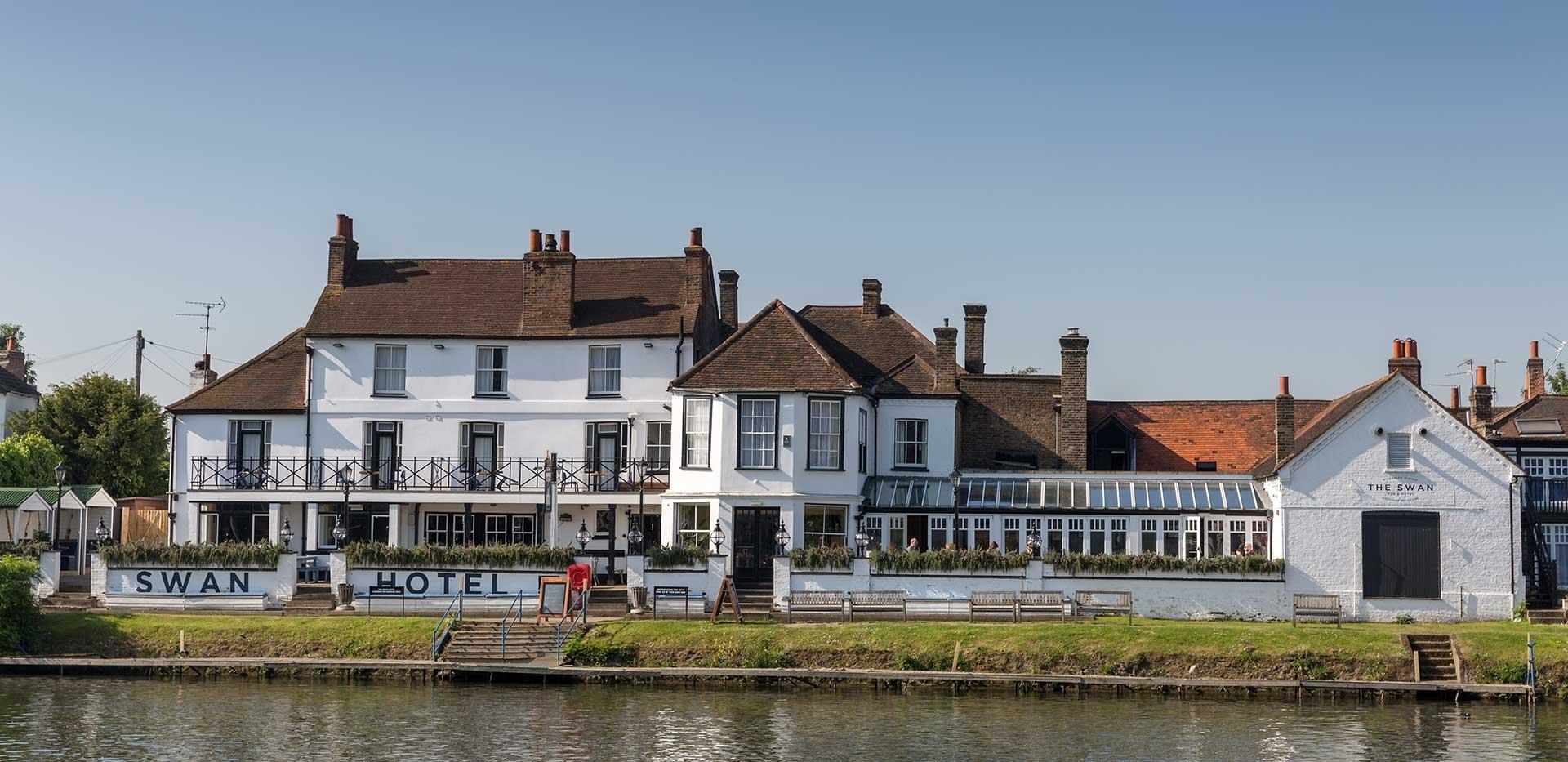 Berkeley, 17-51 London Road, Local Area