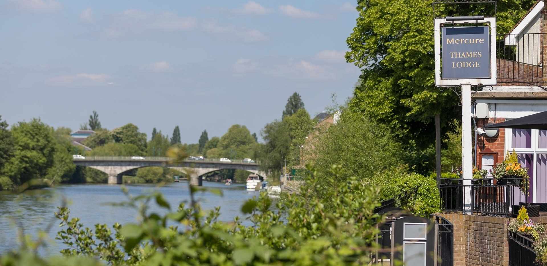 Berkeley, 17-51 London Road, Local Area