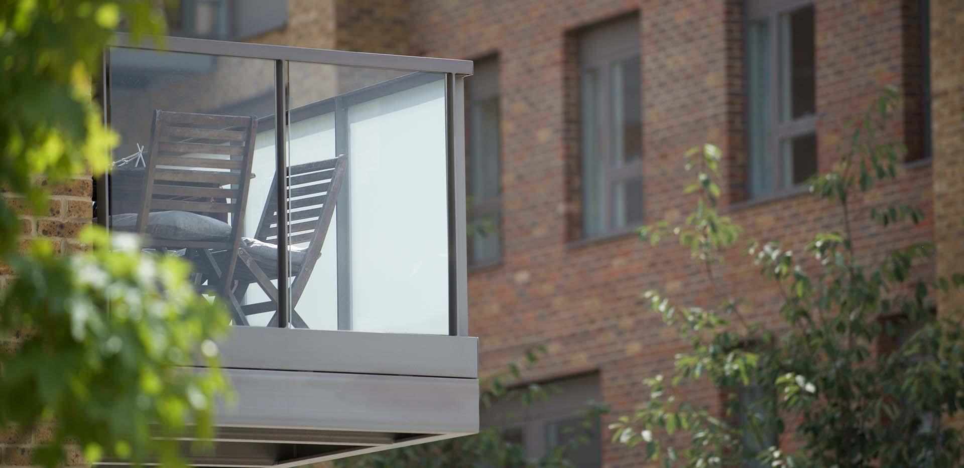 St James, Smithfield Square, Exterior