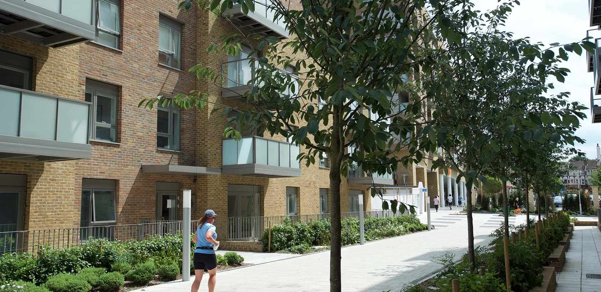 St James, Smithfield Square, Exterior