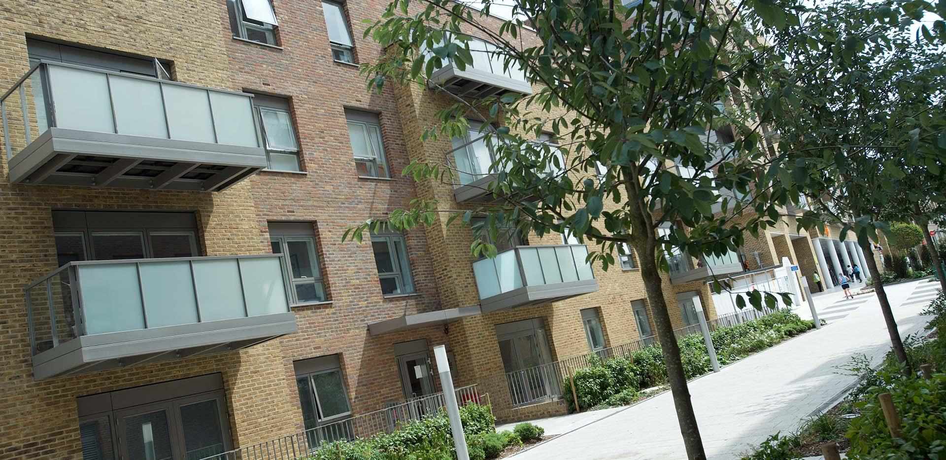 St James, Smithfield Square, Exterior