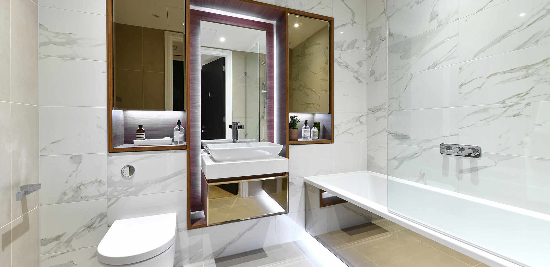 Berkeley, Goodman's Fields, Bathroom