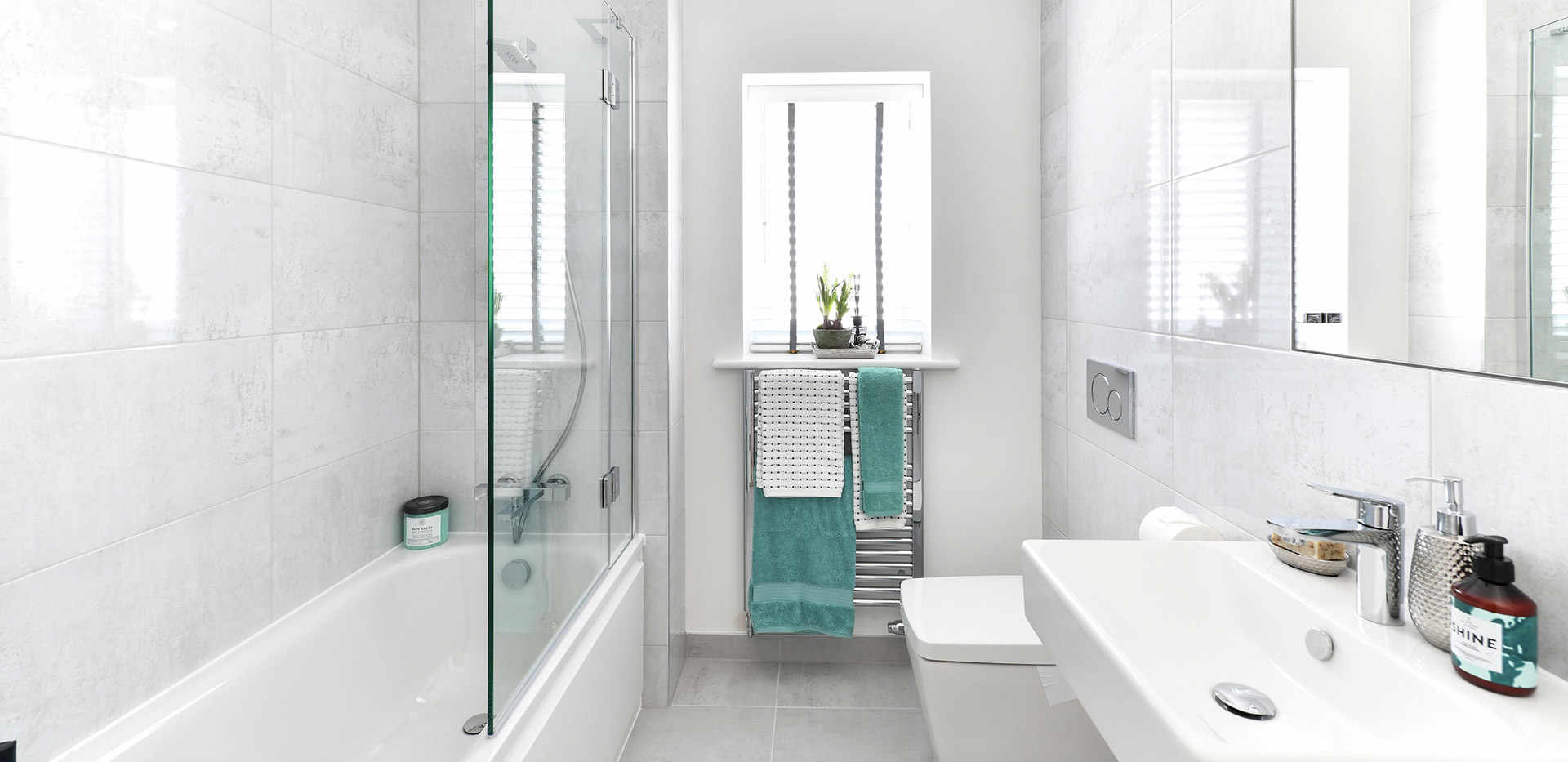 Berkeley, Holborough Lakes, Providence Walk, Three Bedroom Showhome, Family Bathroom