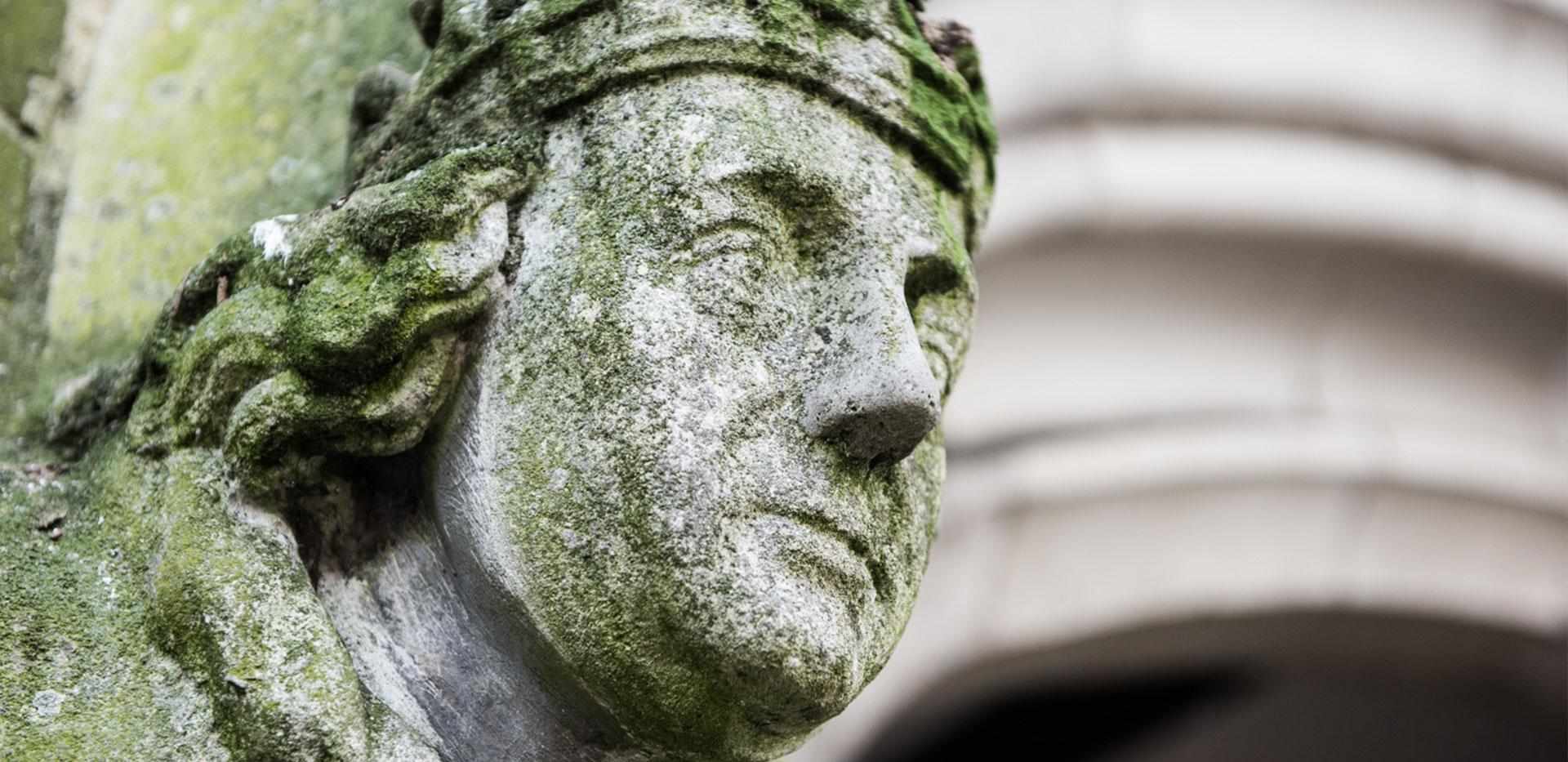 Berkeley, Knights Quarter, Local Area, Statue