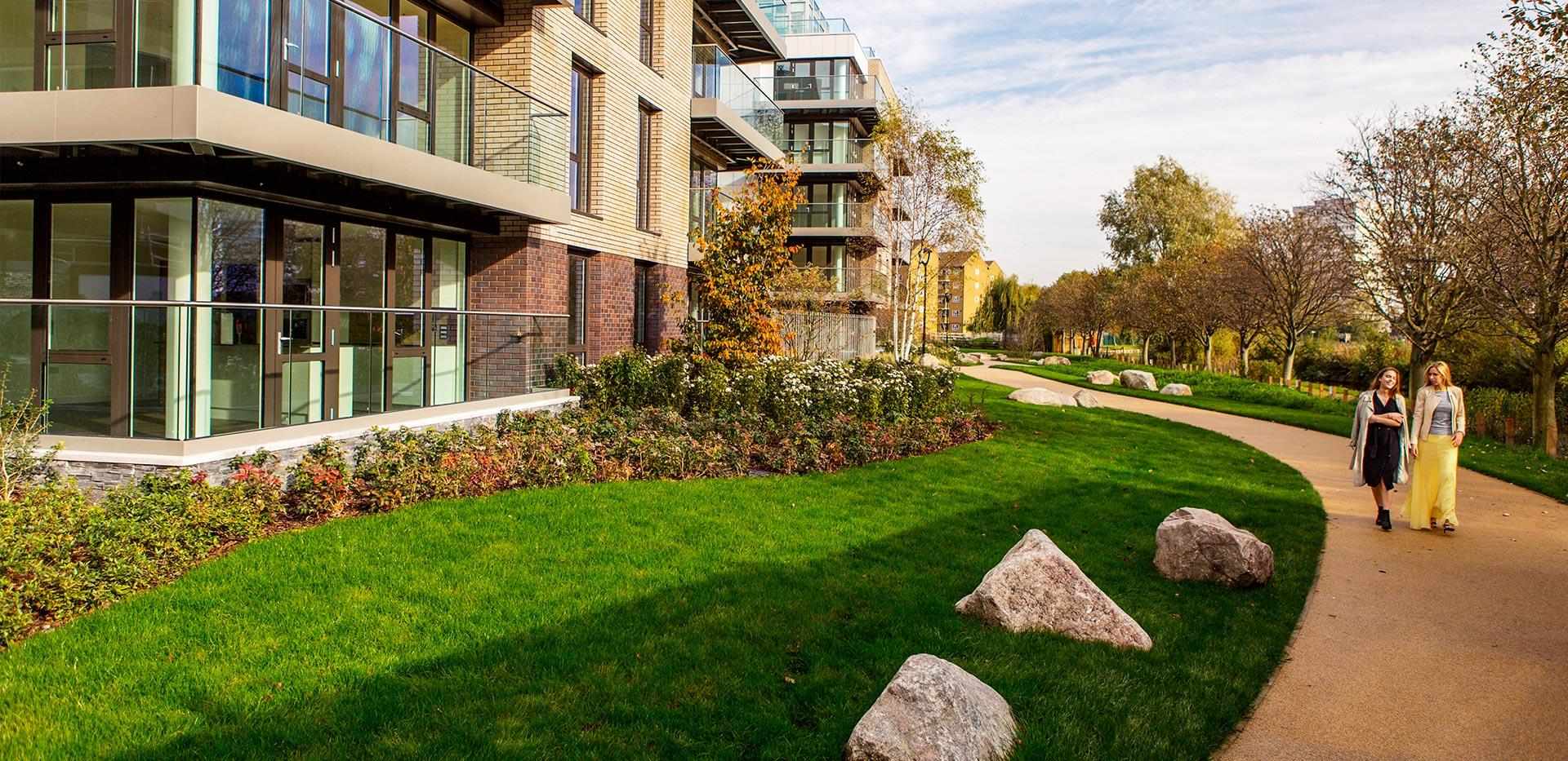 Berkeley, Woodberry Down, Local Area