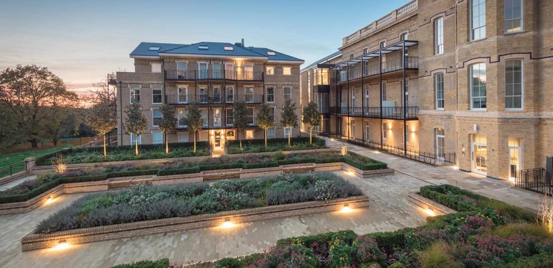 Berkeley, Wimbledon Hill Park, Exterior