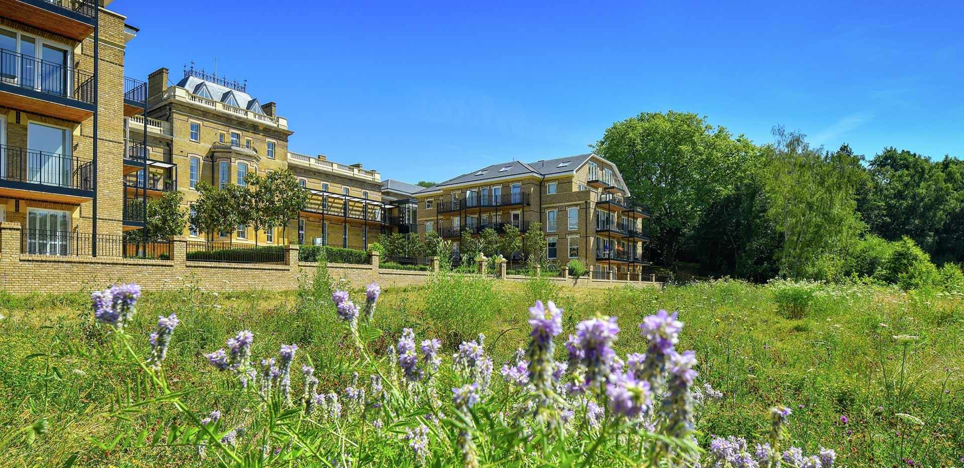 Berkeley, Wimbledon Hill Park, Exterior