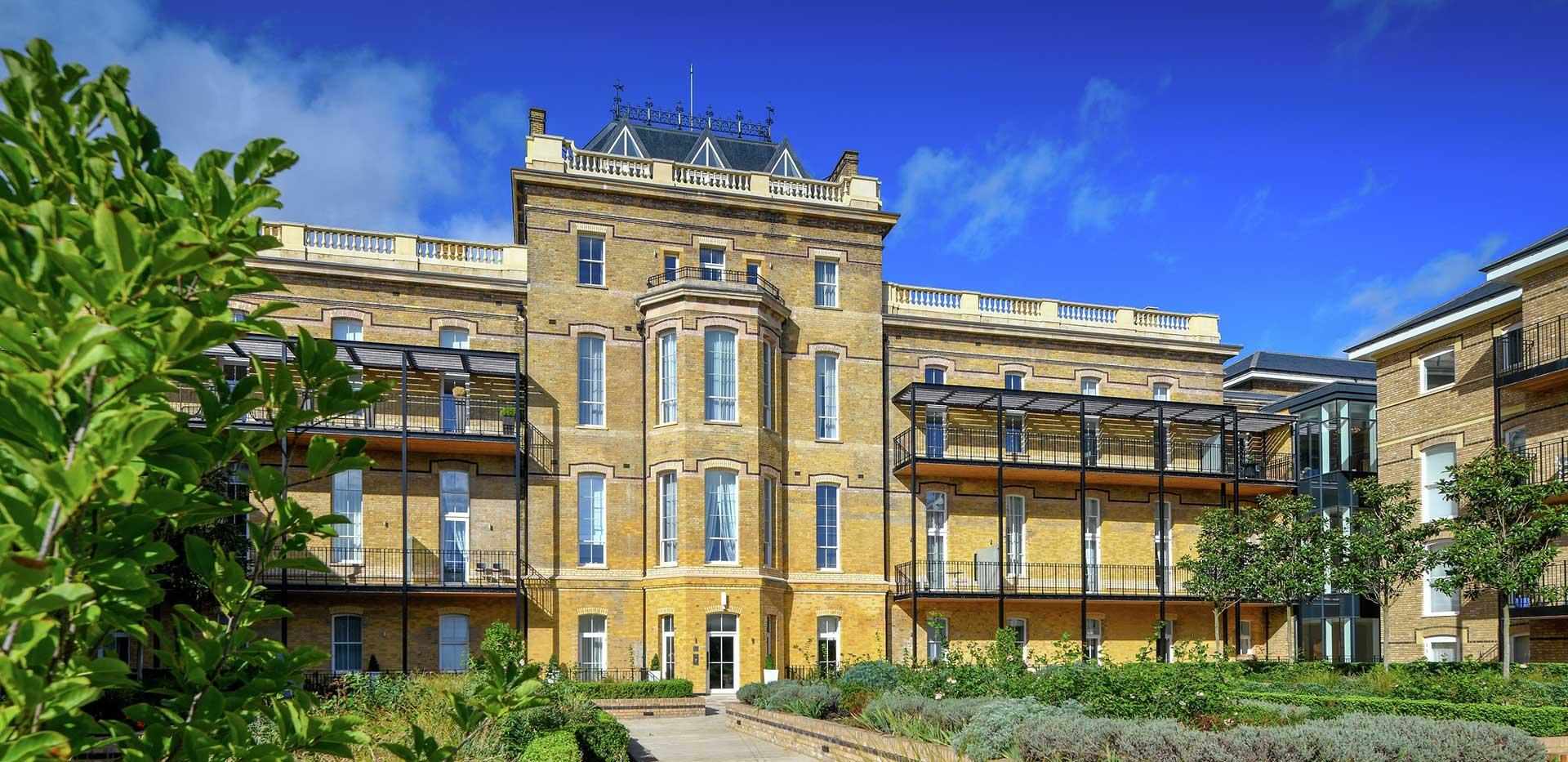 Berkeley, Wimbledon Hill Park, Exterior