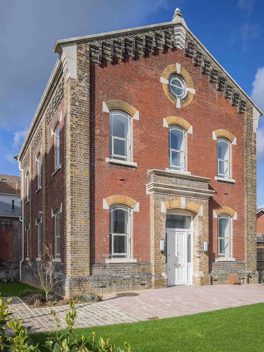 St James, Campsbourne Well, Exterior