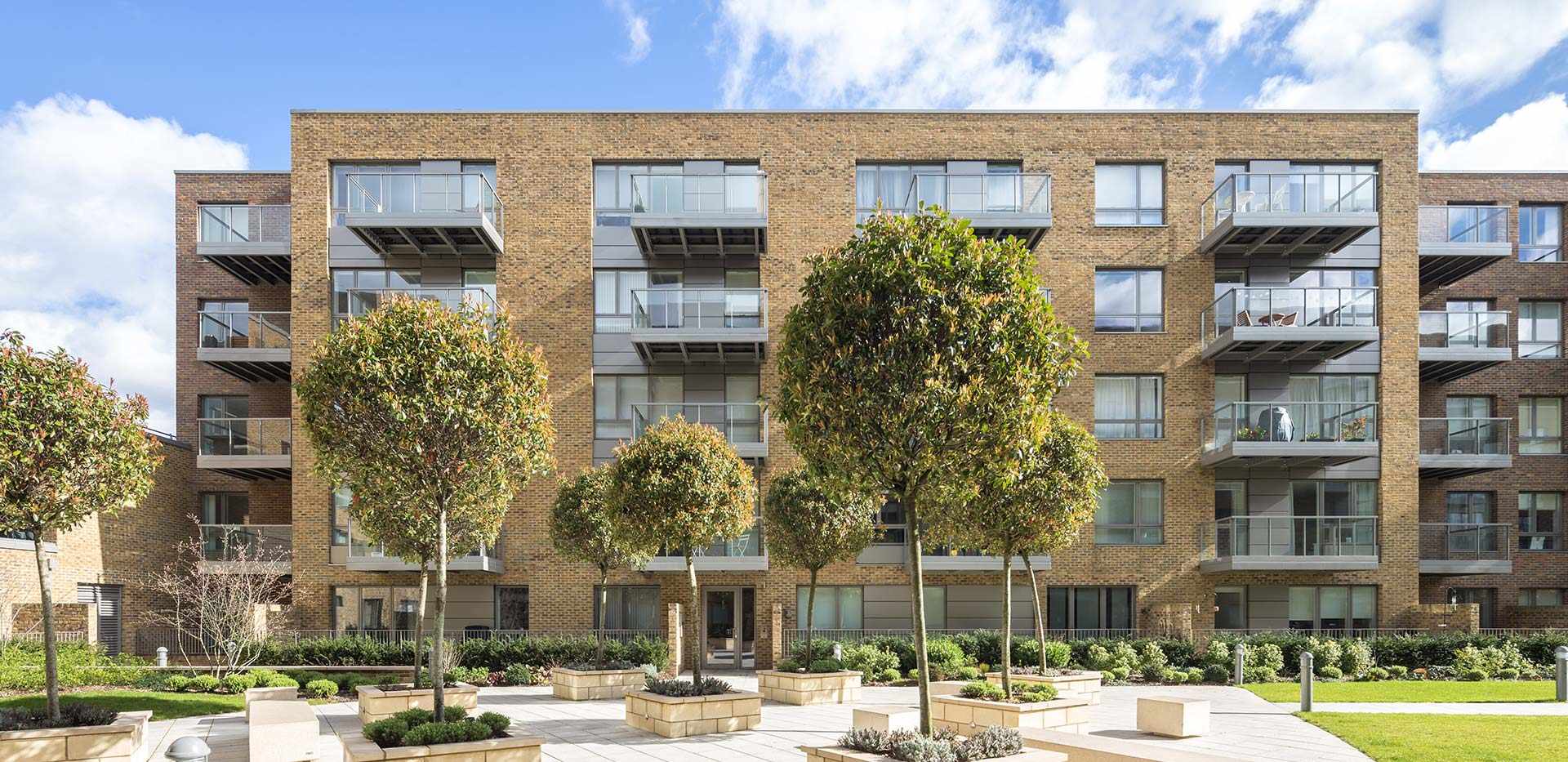 St James, Campsbourne Well, Exterior