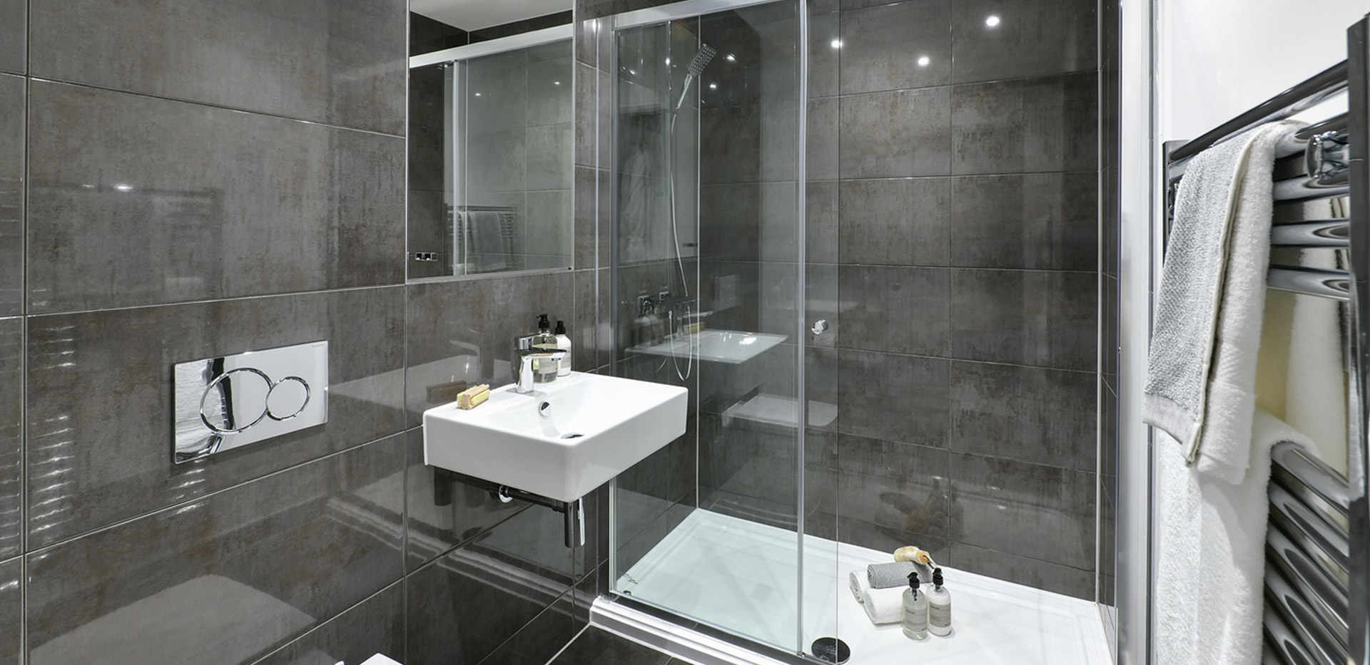 Berkeley, Holborough Lakes, Providence Walk, Showhome Interior, En Suite