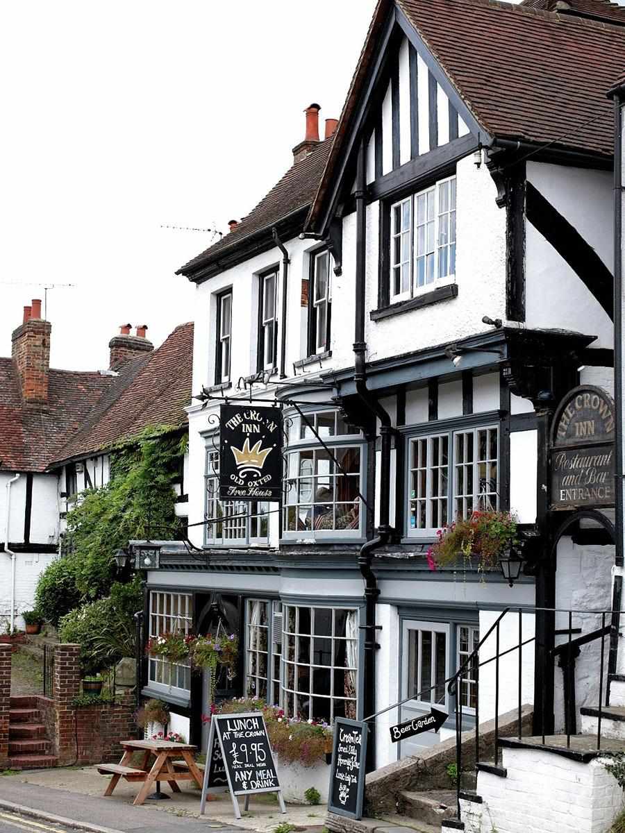 St William, Courtyard Gardens, Local Area