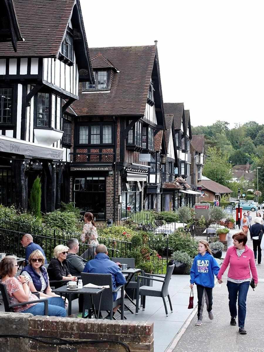 St William, Courtyard Gardens, Local Area
