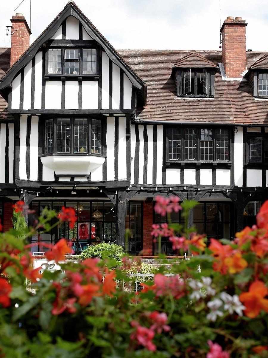 St William, Courtyard Gardens, Local Area