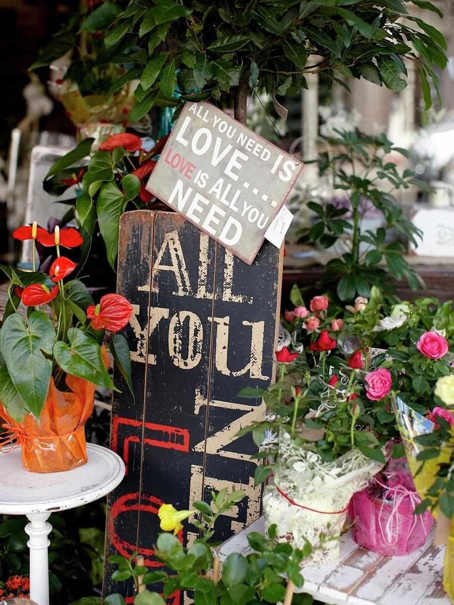 St William, Courtyard Gardens, Local Area