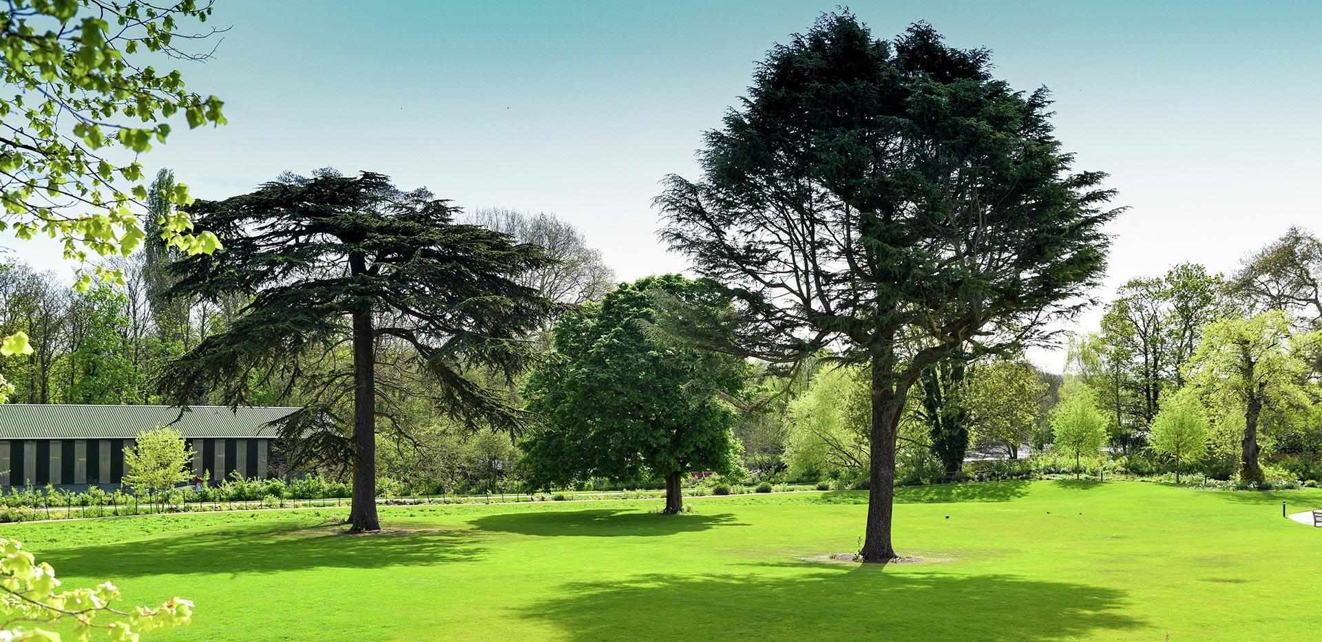 St James, Fitzroy Gate, Exterior