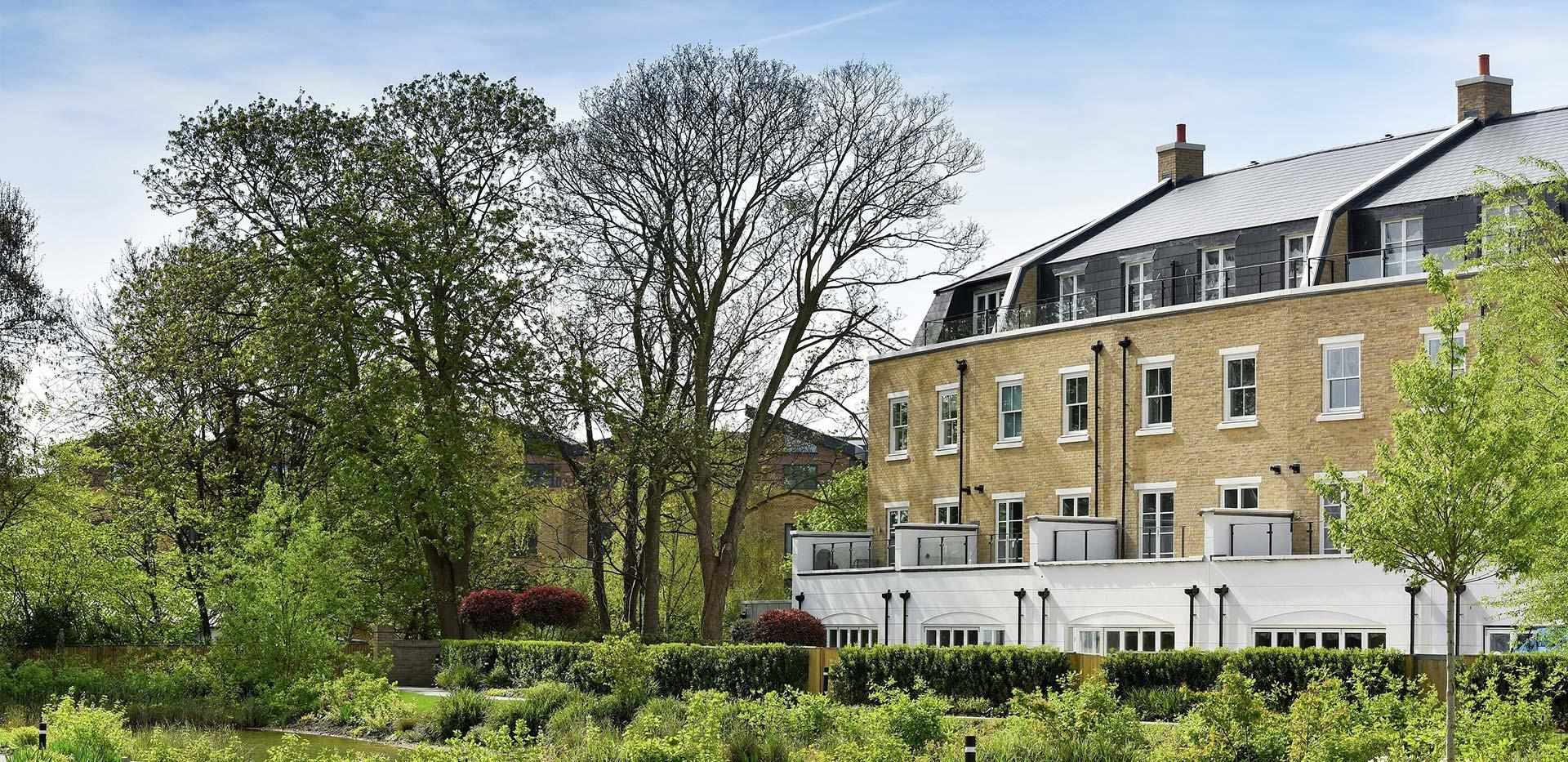 St James, Fitzroy Gate, Exterior