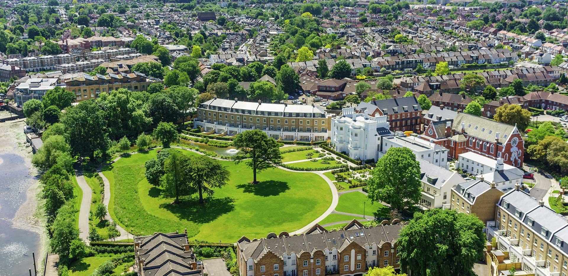 St James, Fitzroy Gate, Exterior